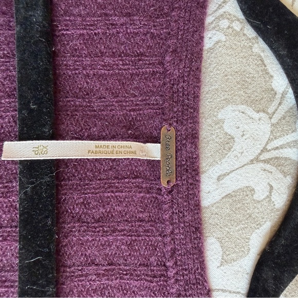 Free People Deep Plum V-Neck oversized cropped Sweater - Picture 2 of 8